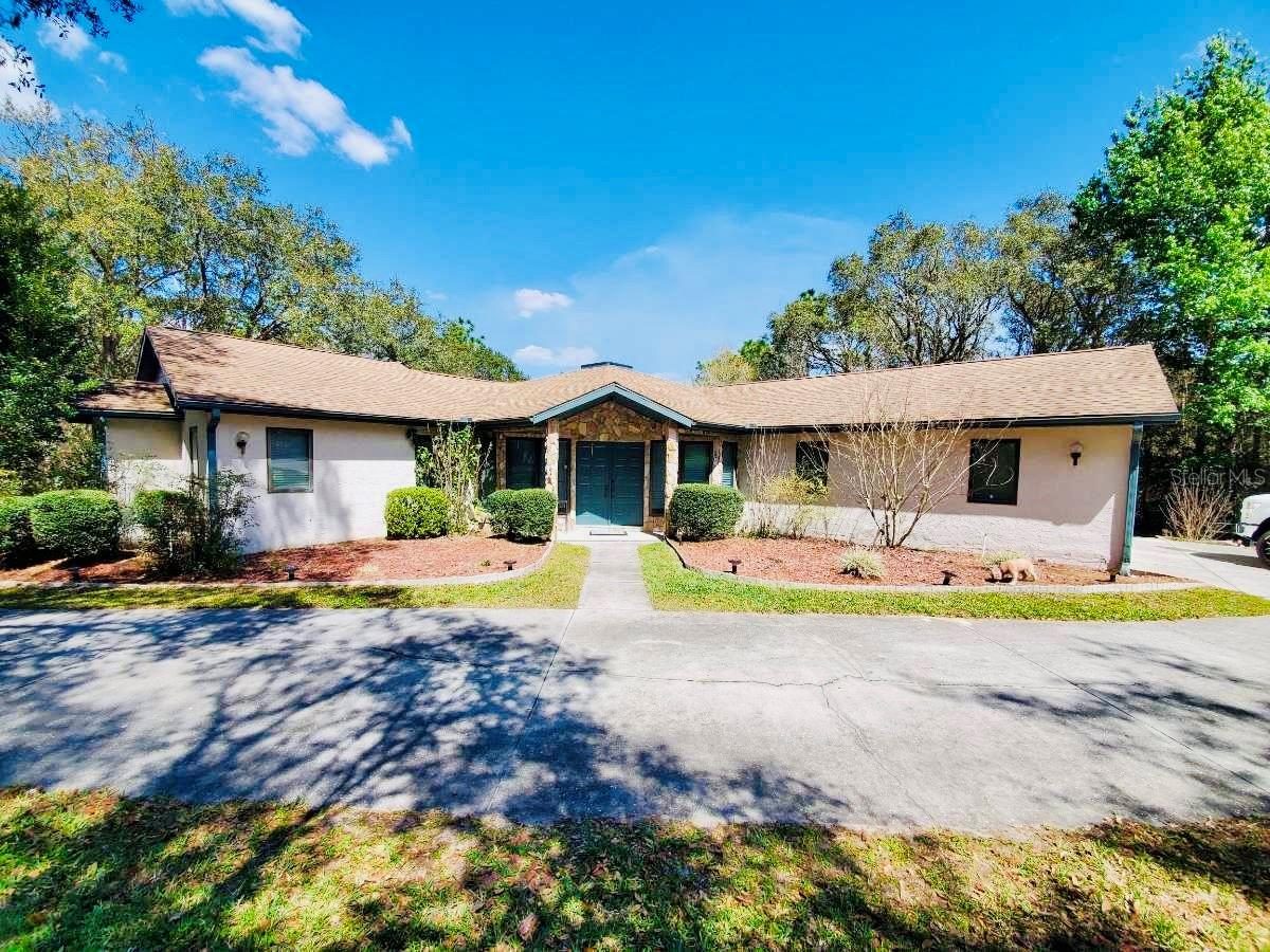 585 E Foresthill Pl, FL