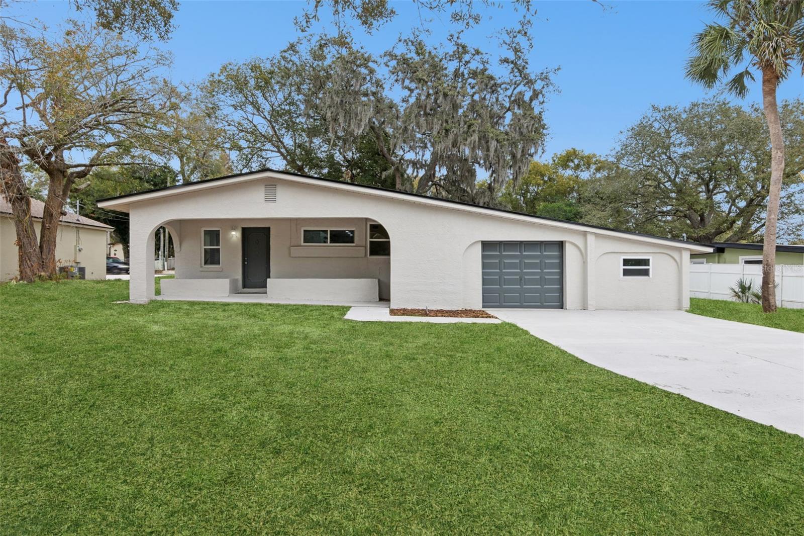 1375 Lake Drive, FL