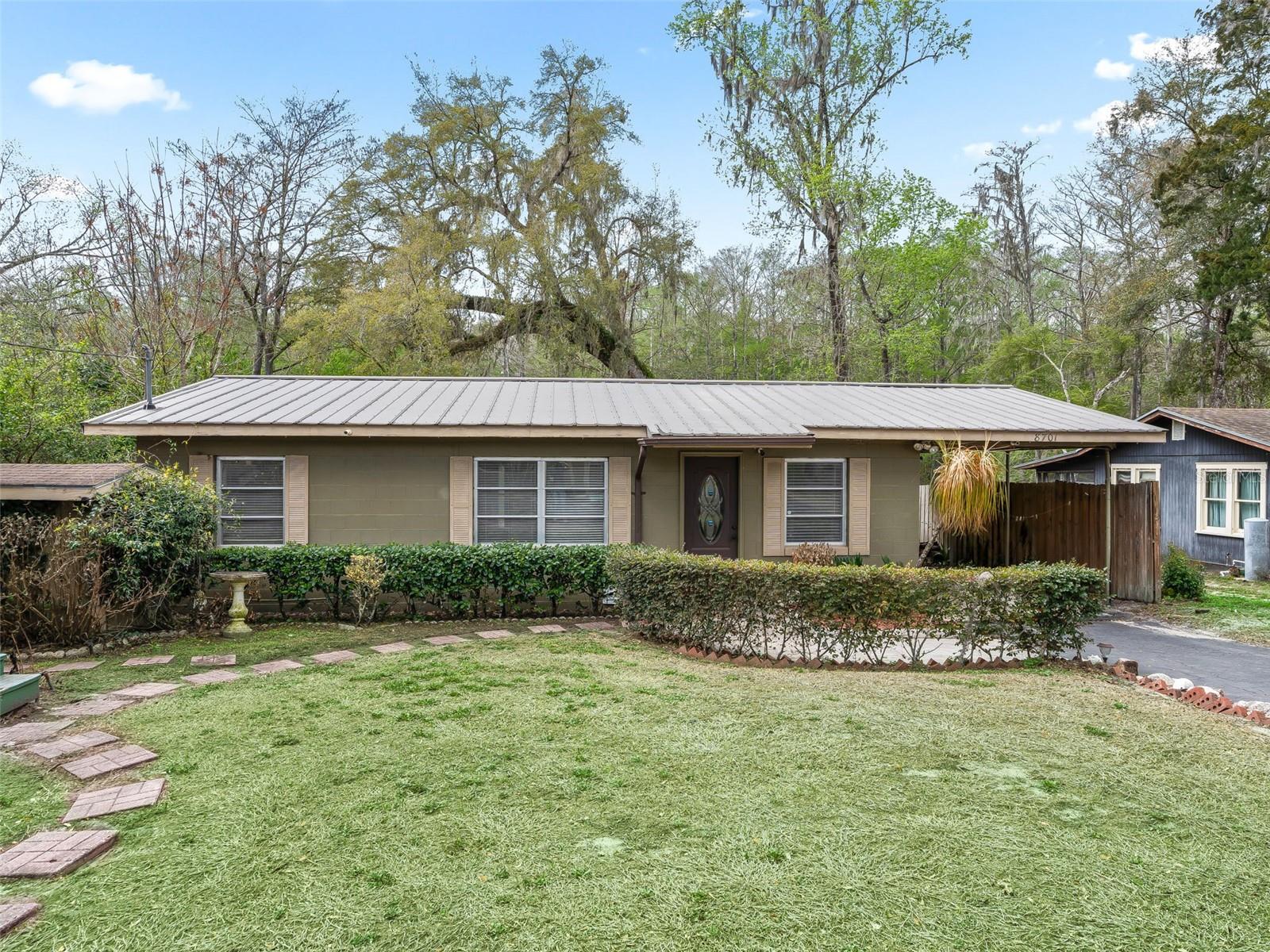 8701 Cr 647 S, FL