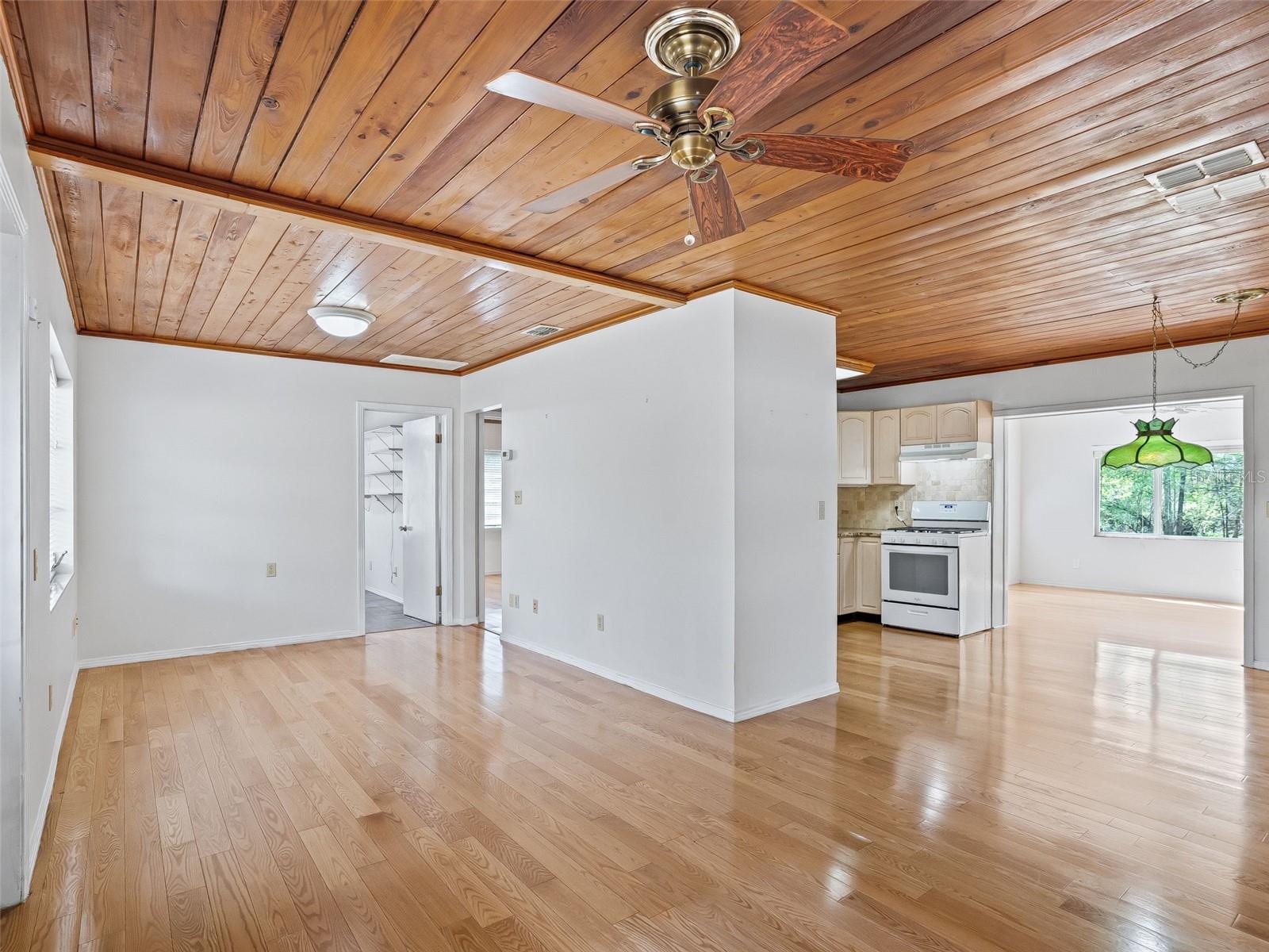 8701 Cr 647 S, FL