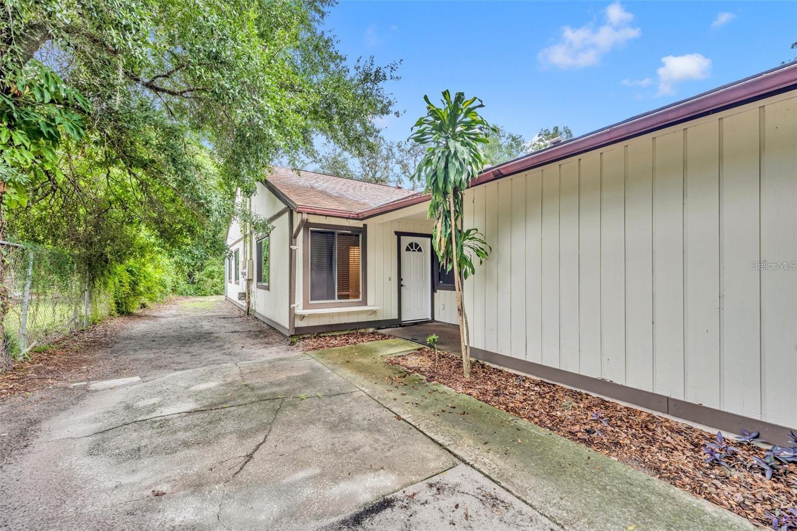 932 Robinhood Court, FL