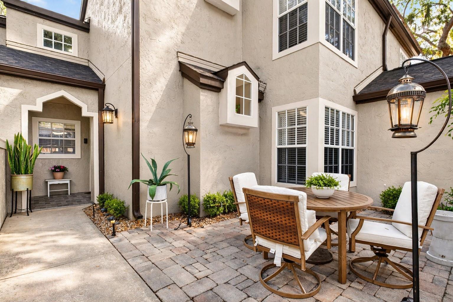 1432 Farrindon Cir, FL
