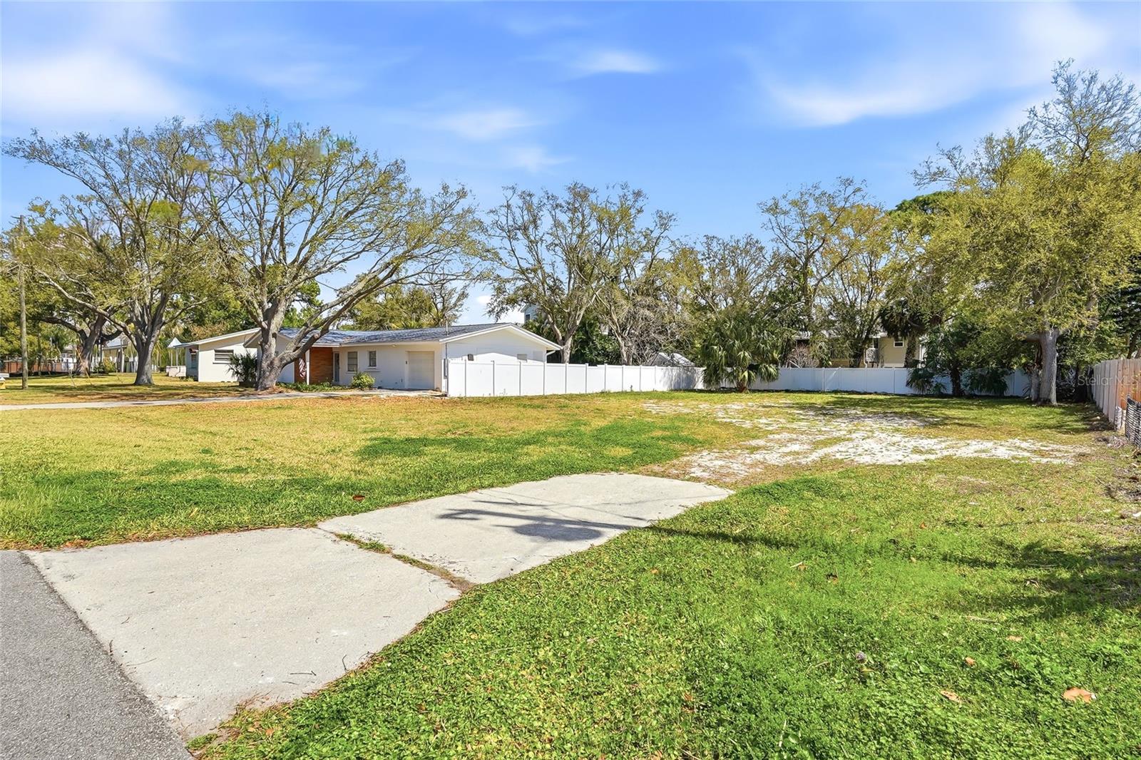 216 Shore Drive, FL