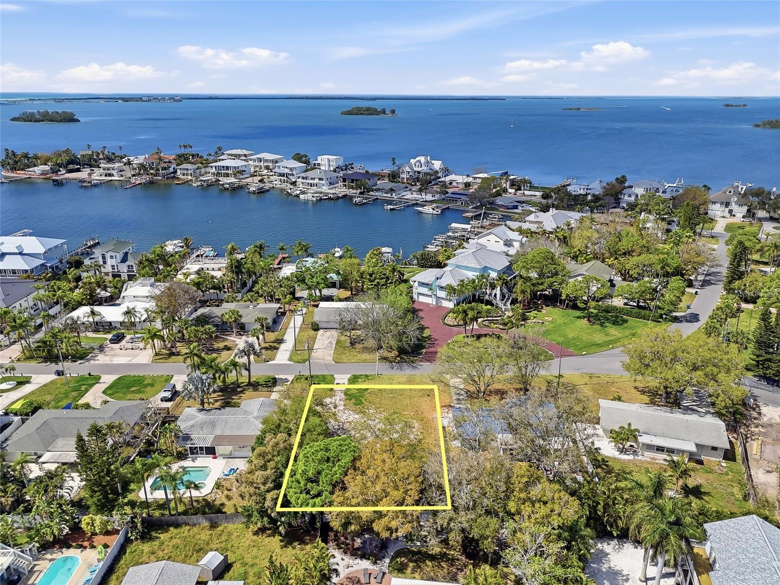 216 Shore Dr, FL
