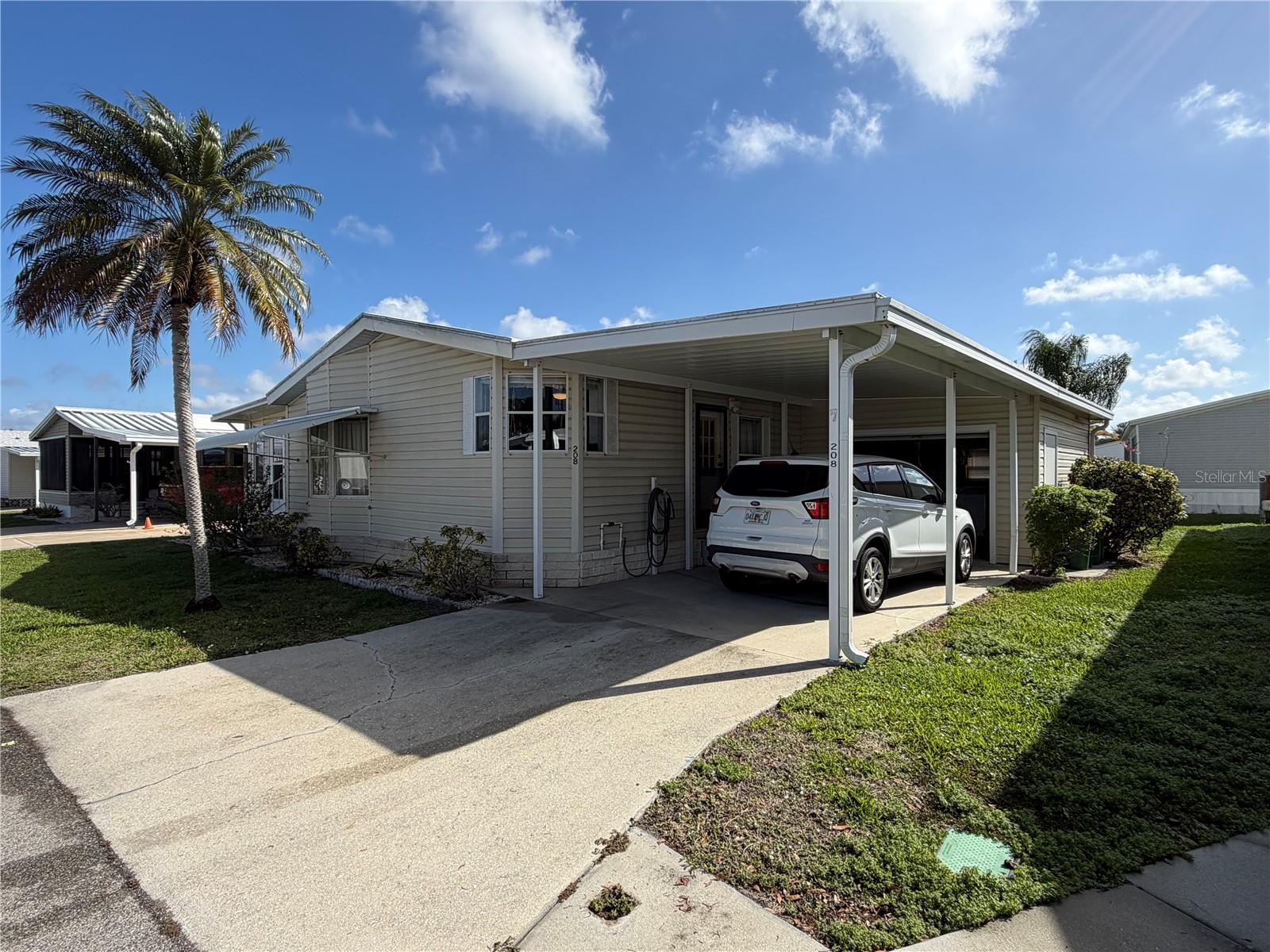 208 Eagle, FL