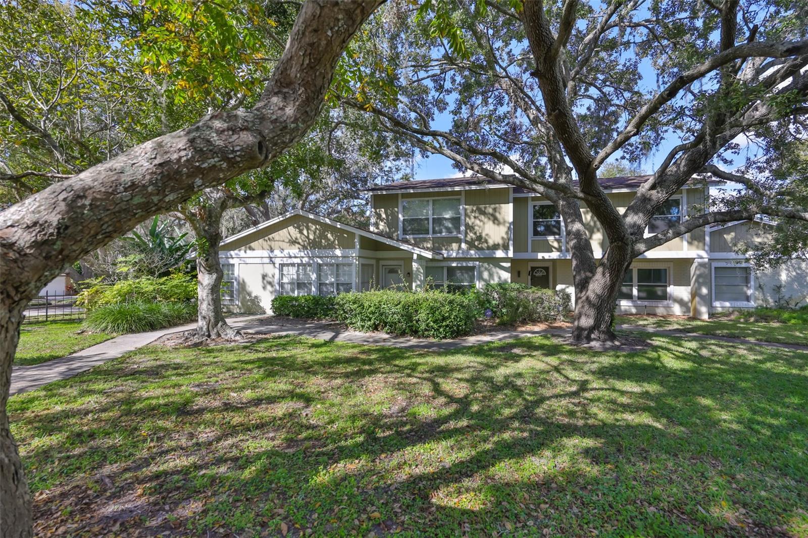 14805 Lake Forest Drive, FL