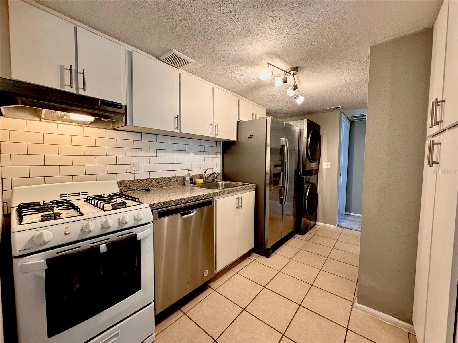 120 Blue Point Way, FL