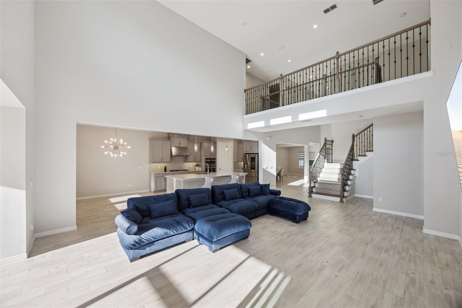 1218 Hillcrest View Loop, FL