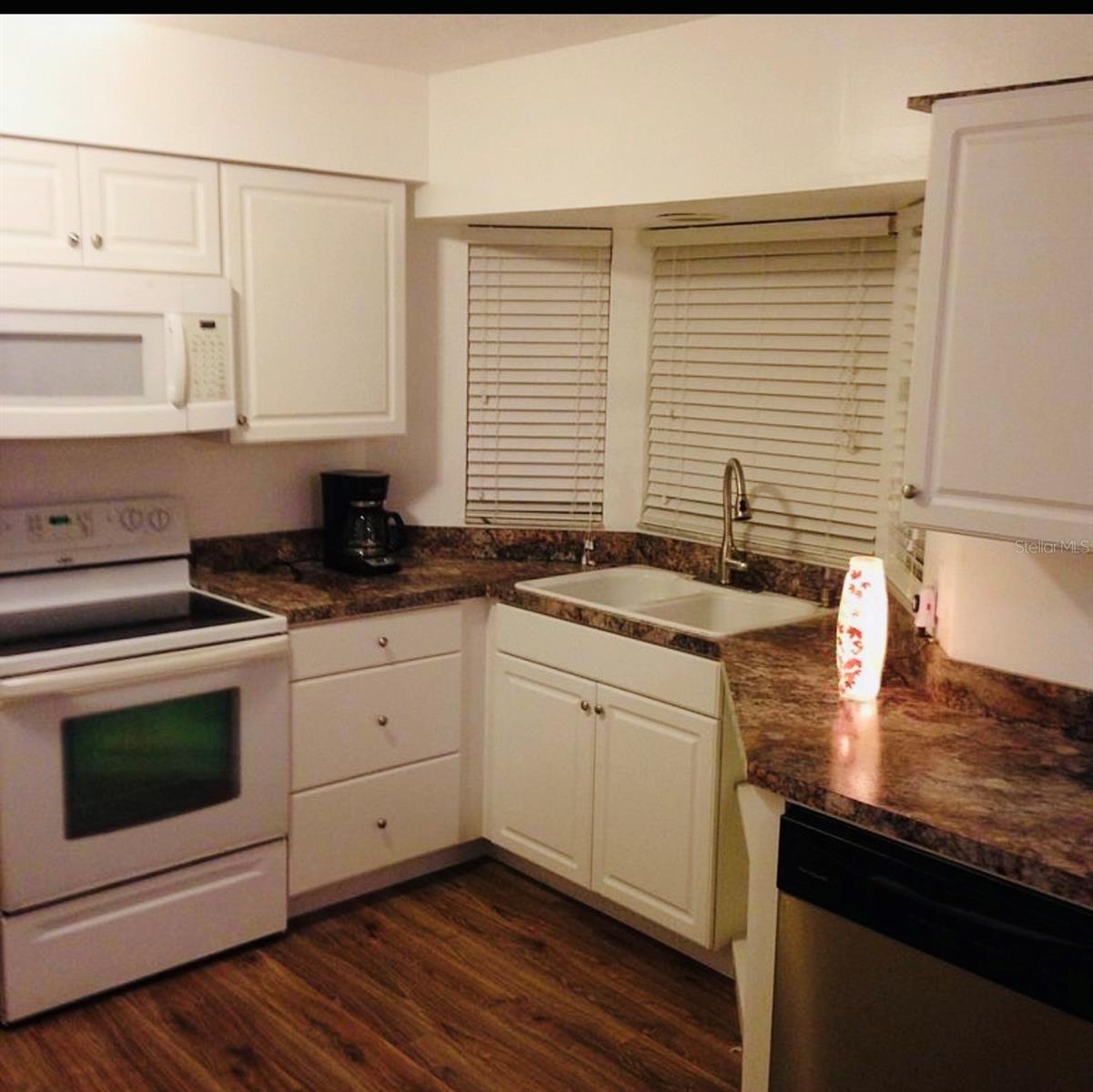 2010 1/2 Vine Street, FL