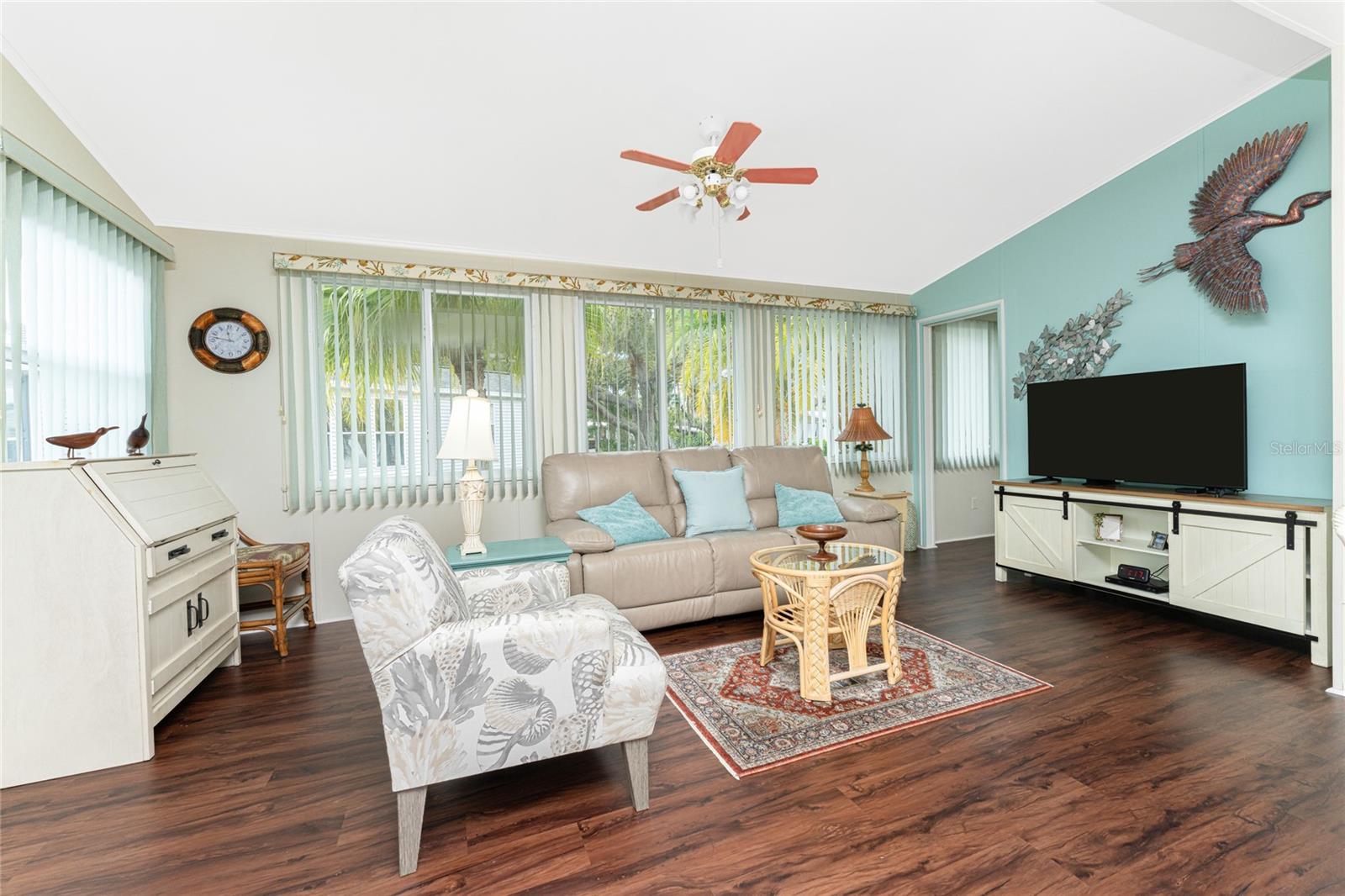 50 Crown Point Drive, FL