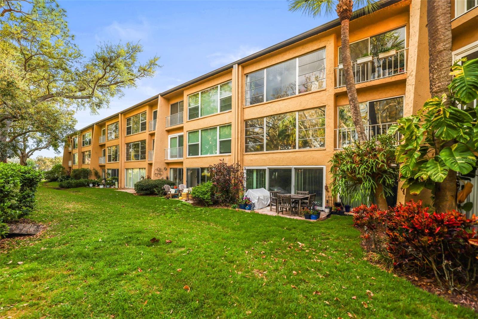225 Country Club Drive, FL