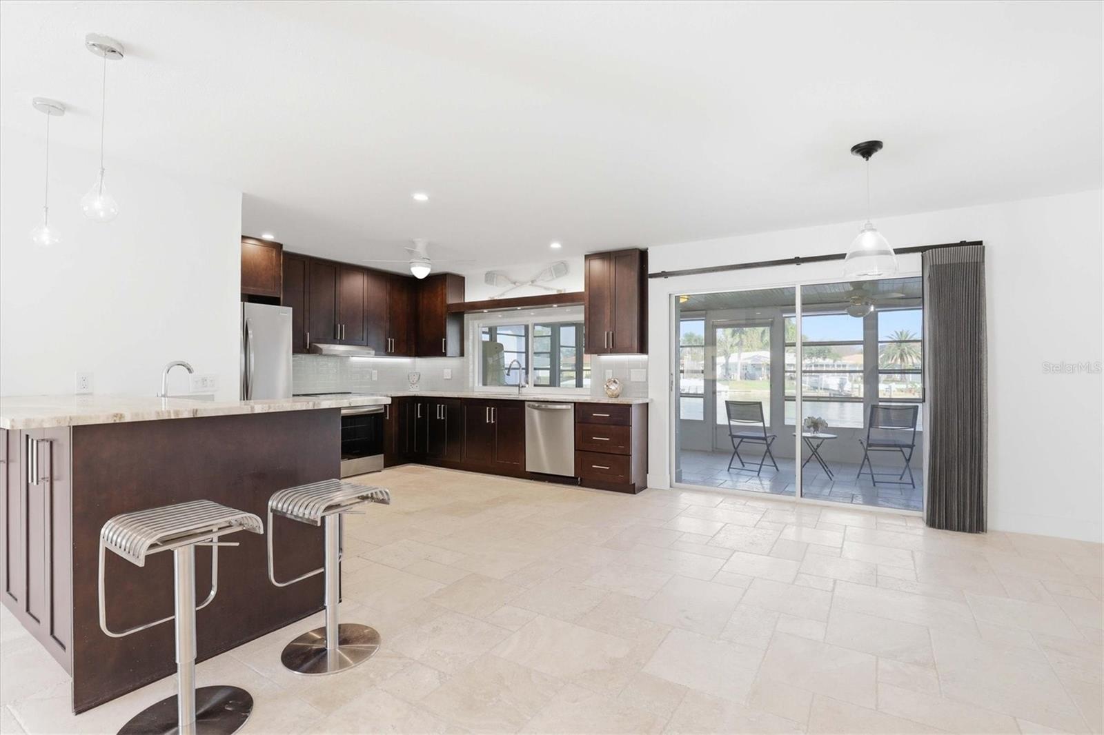 6537 Cape Hatteras Way Ne #4, FL