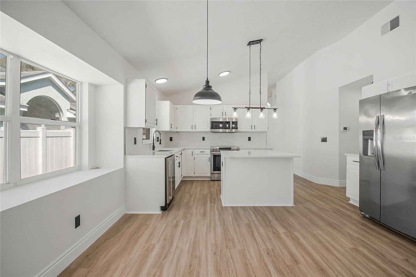 808 White Ivey Court, FL
