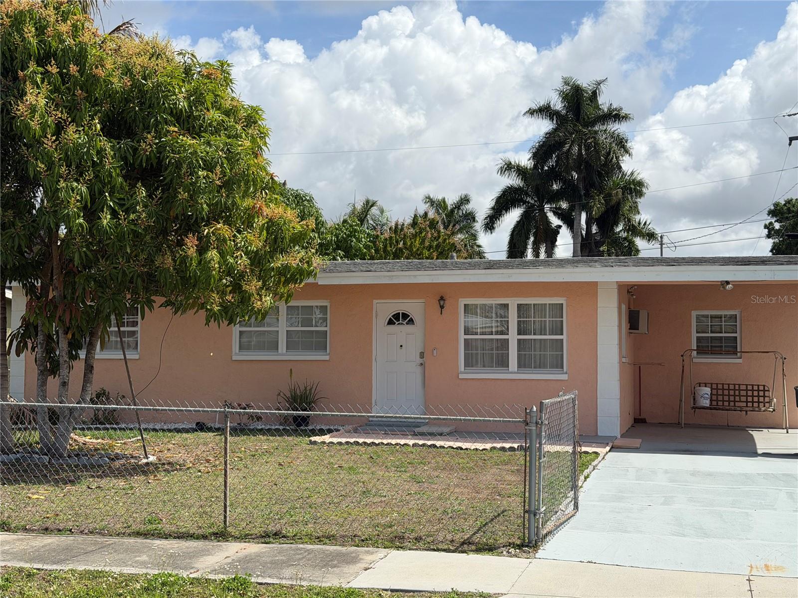 32 Roanoke Drive, FL