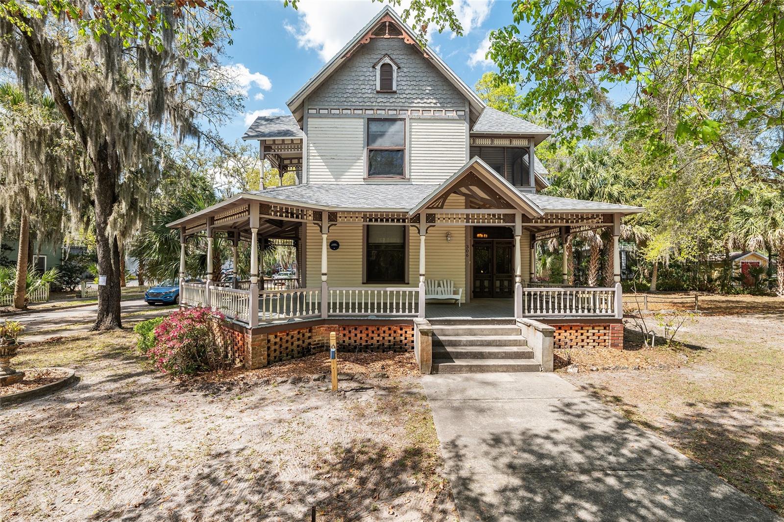 306 Ne 3rd St, FL