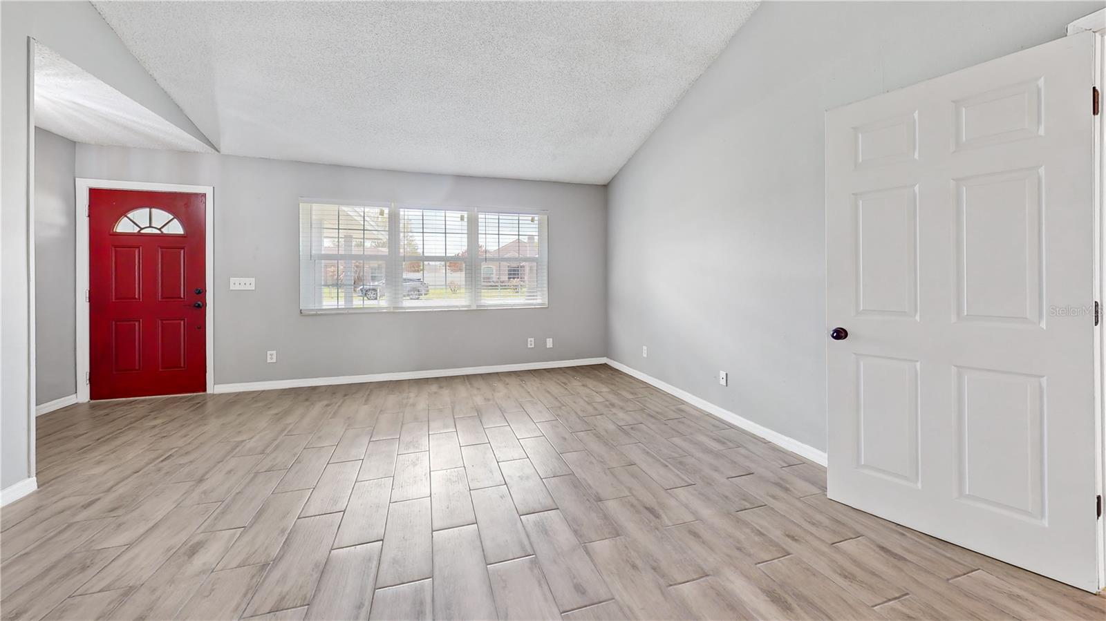 305 Medina Court, FL