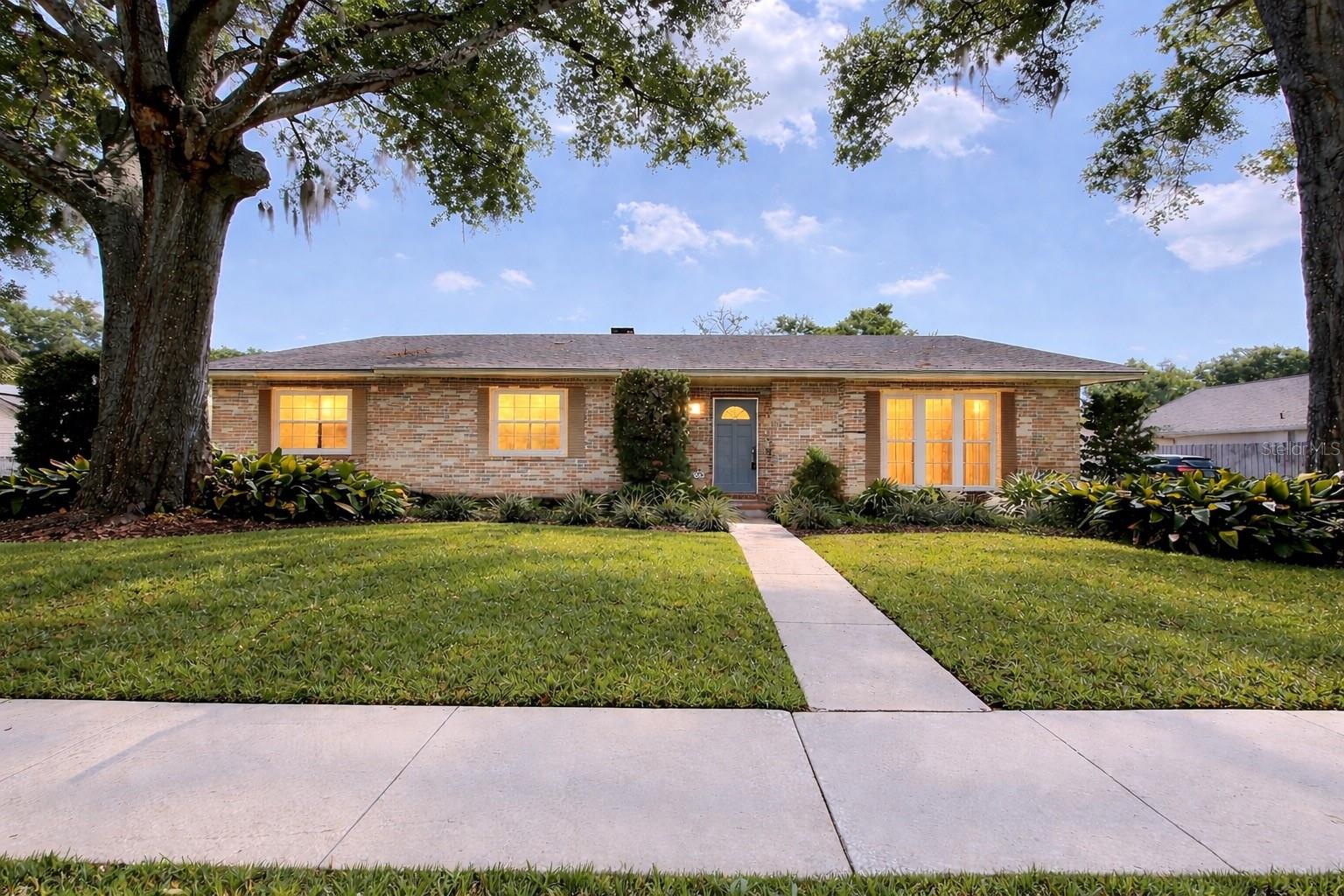320 White Oak Circle, FL