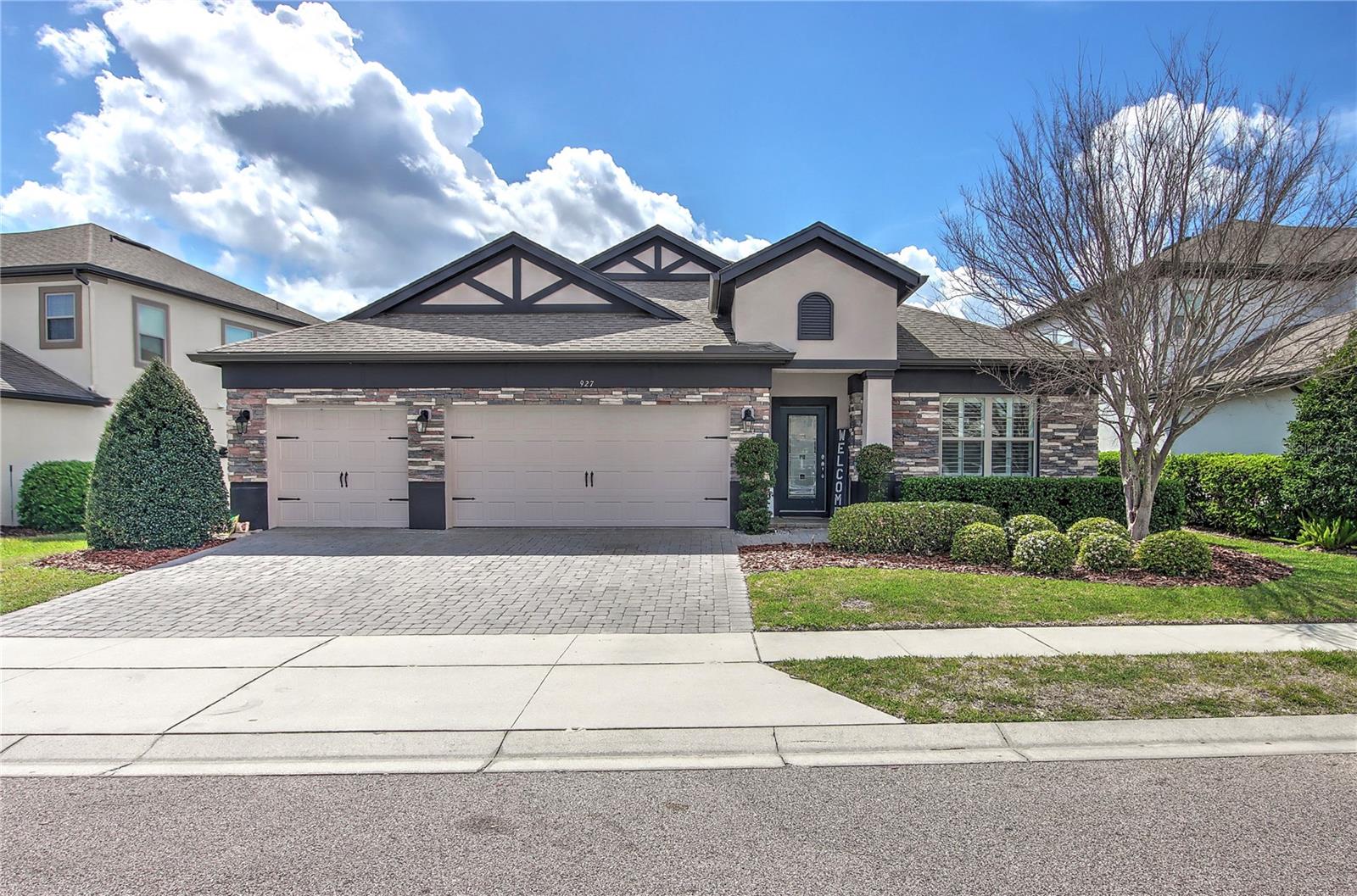 927 Sherbourne Cir, FL