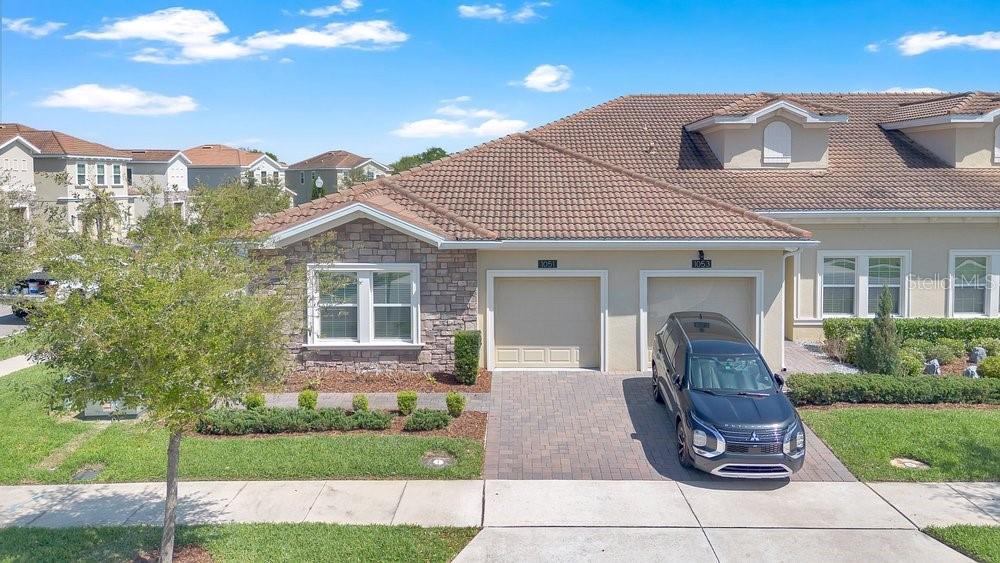 1051 Quaker Ridge Ln, FL