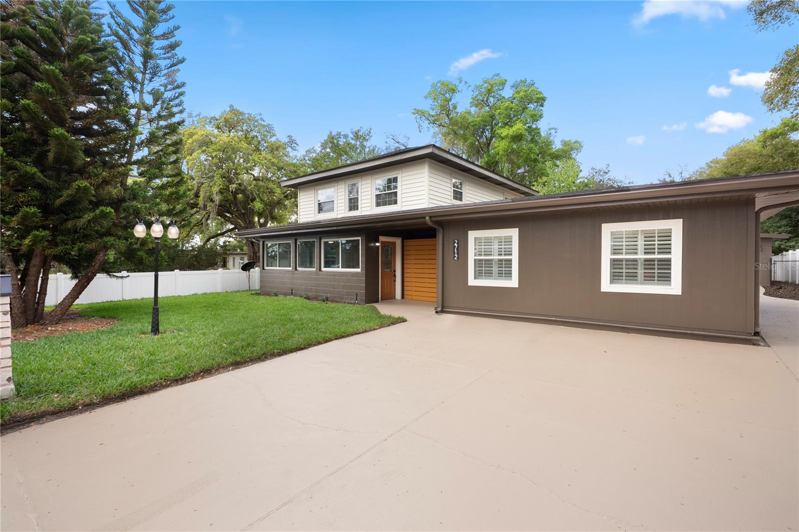 2712 Crystal Lake Drive, FL