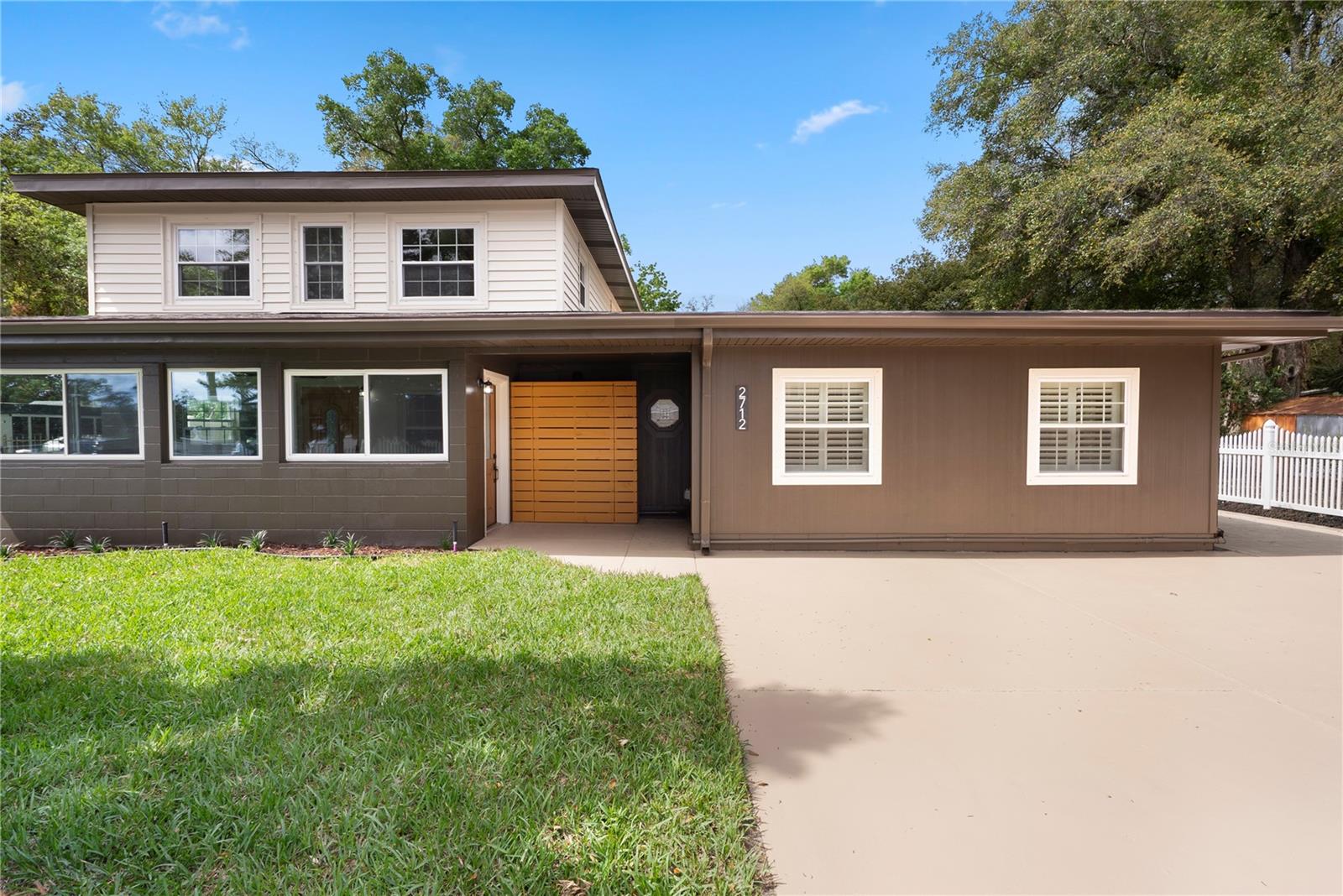 2712 Crystal Lake Drive, FL