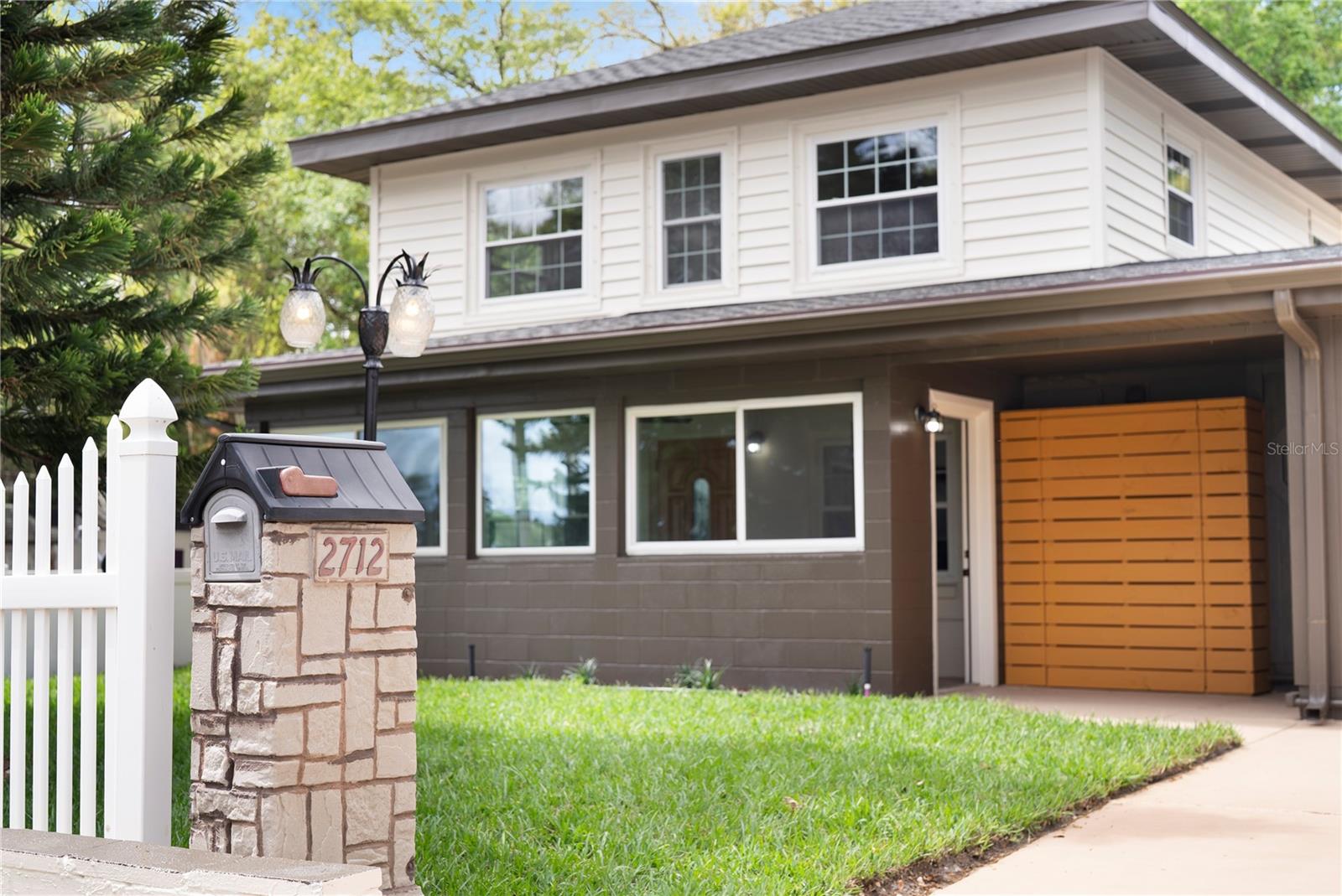 2712 Crystal Lake Drive, FL