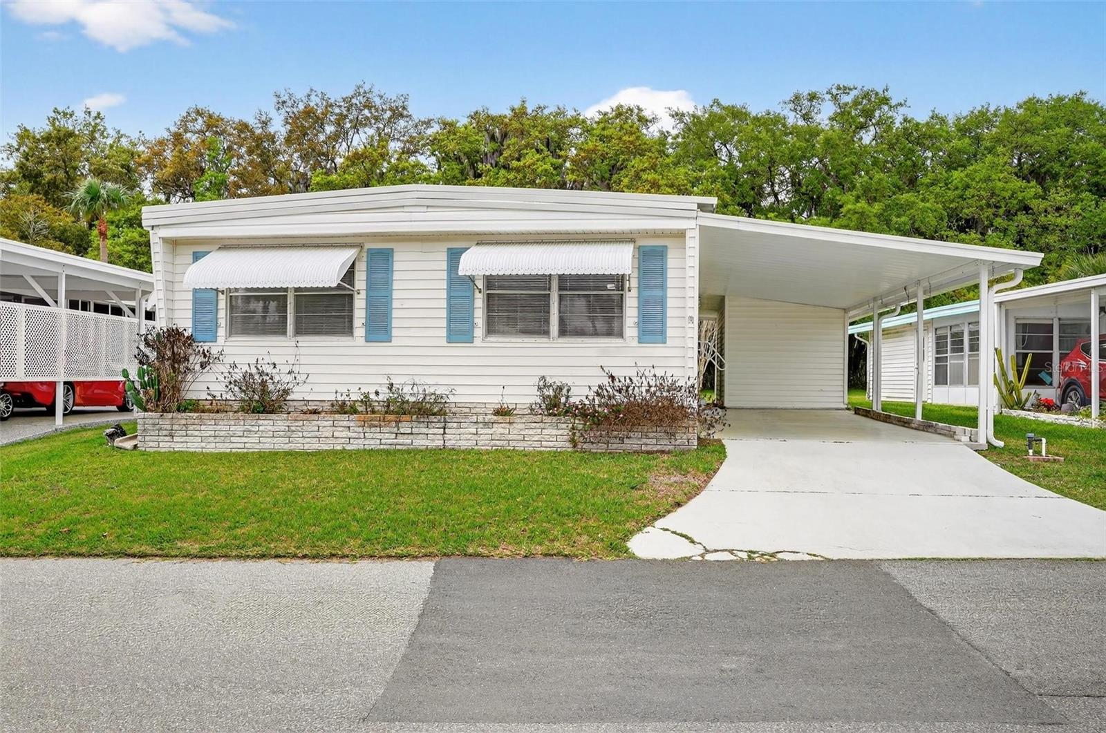 7 Cocos Plumosa Drive, FL