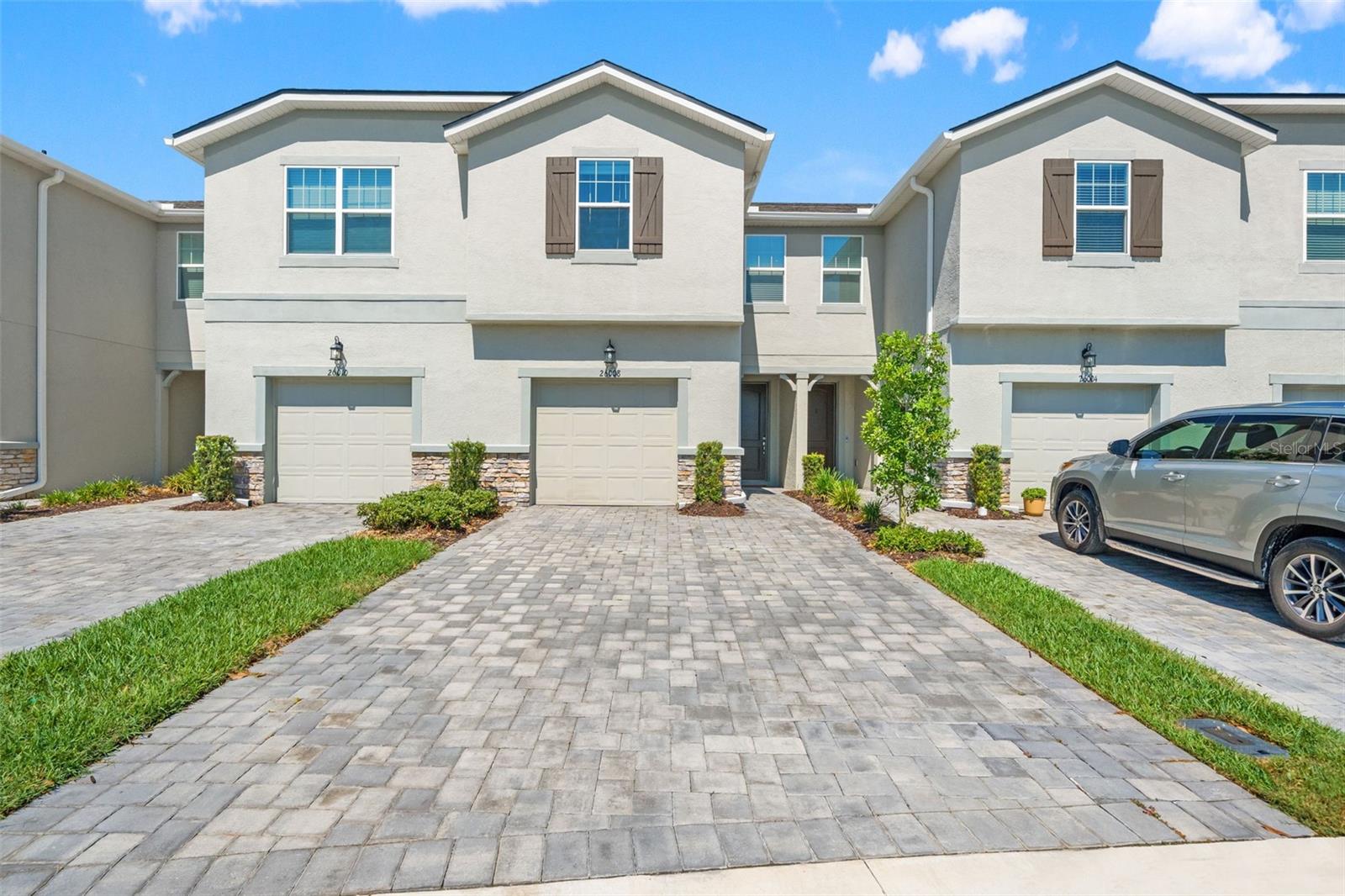 26008 Woven Wicker Bnd, FL