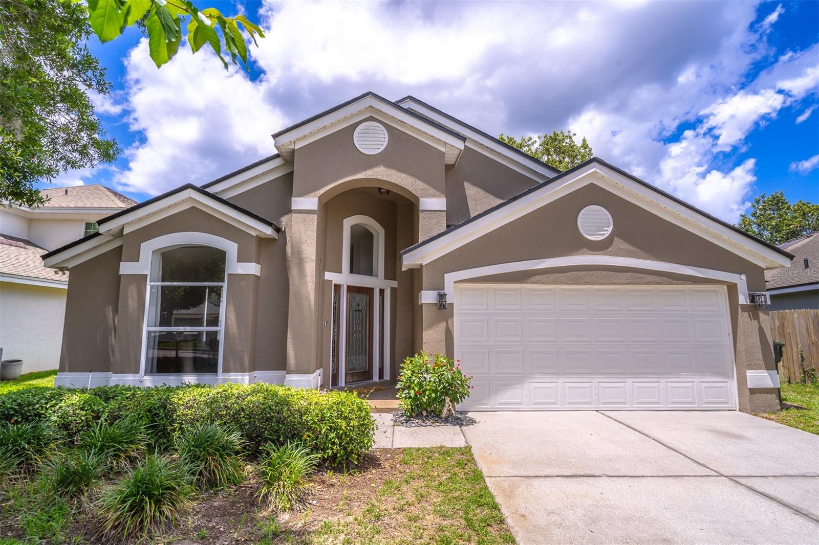 608 Lake Claire Court, FL