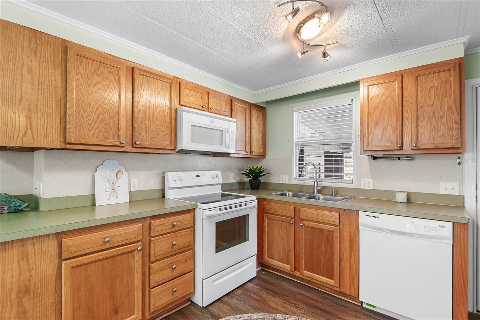 914 Pine Ridge Drive, FL