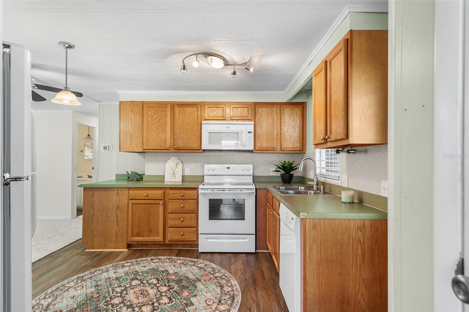 914 Pine Ridge Drive, FL