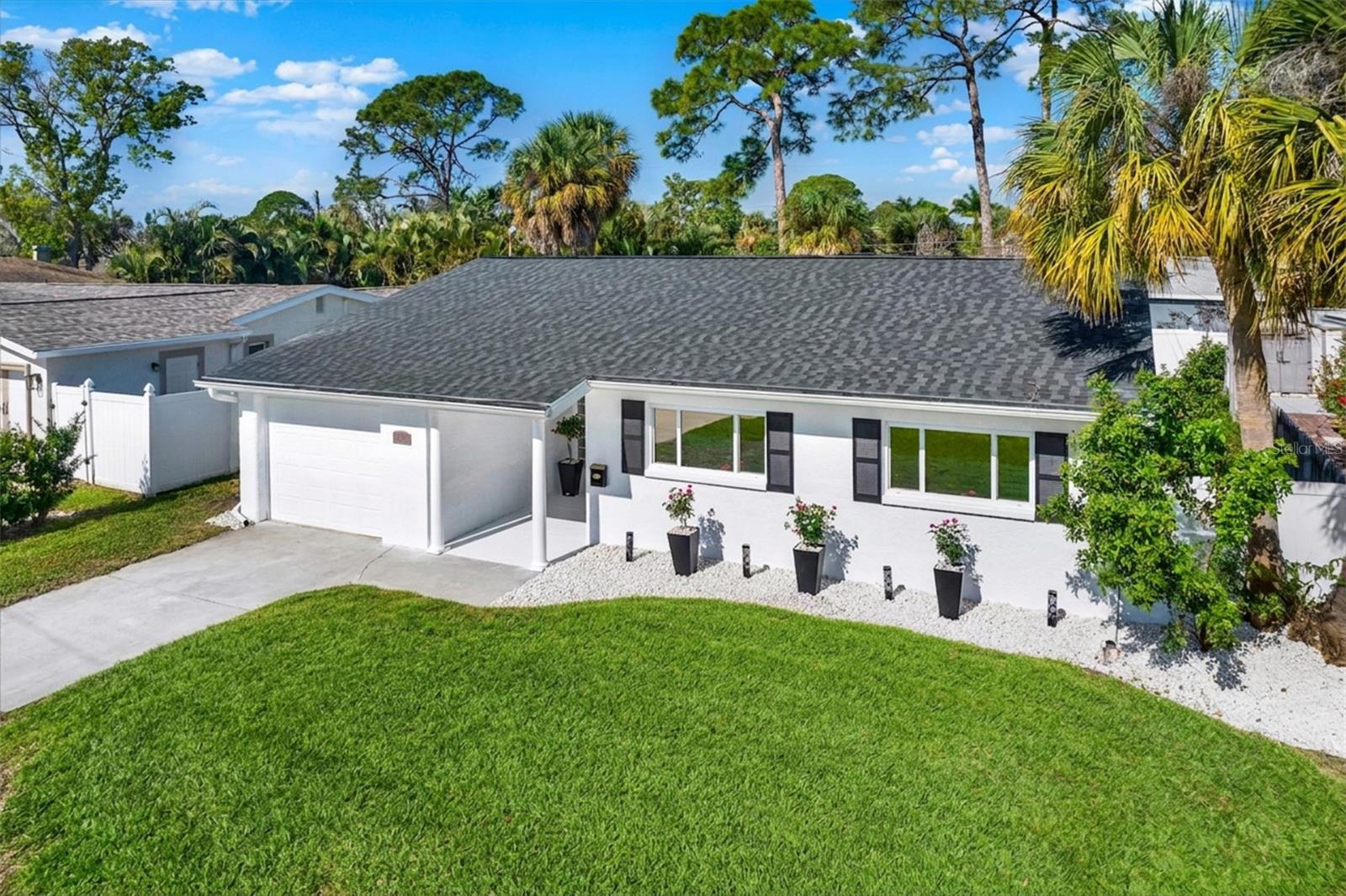 4510 Ne Helena St Ne, FL