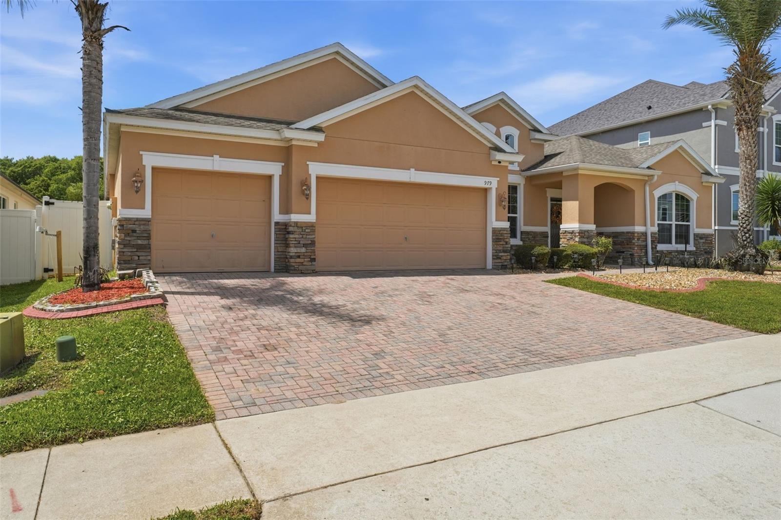 979 Counts Crest Circle, FL