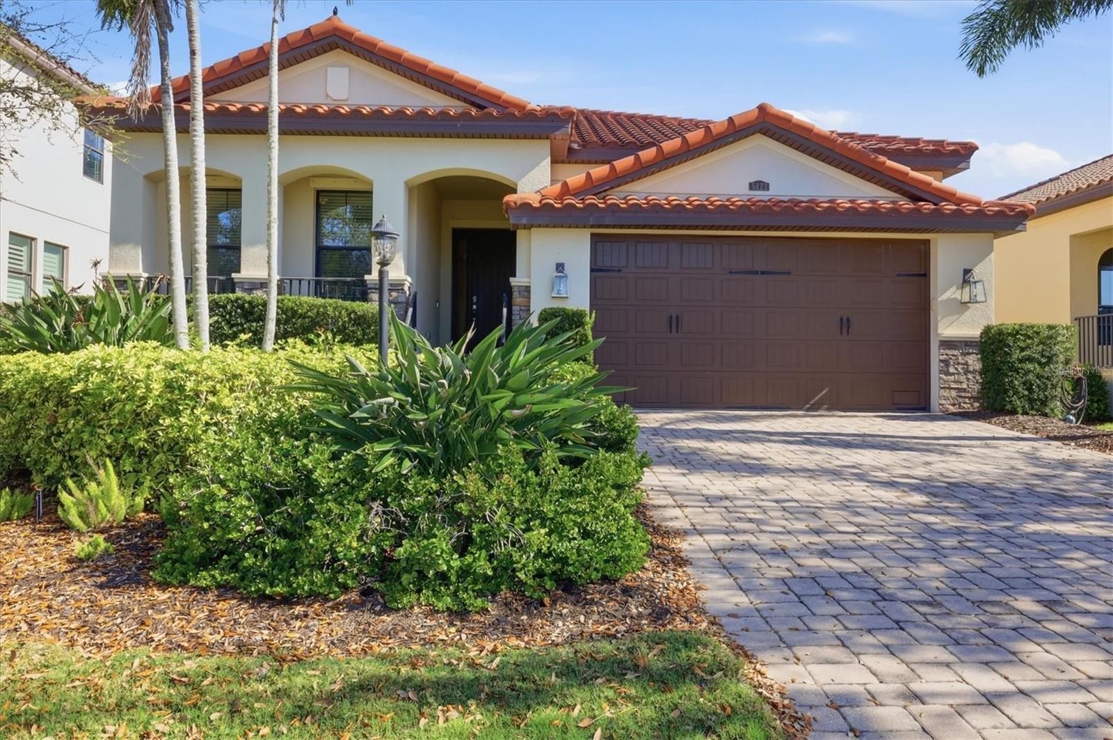 5423 Title Row Dr, FL