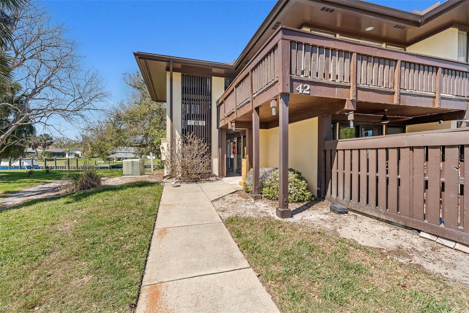 42 Club House Drive, FL