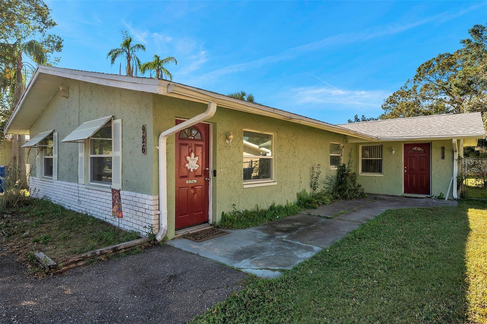 926 Lake Palms Dr, FL