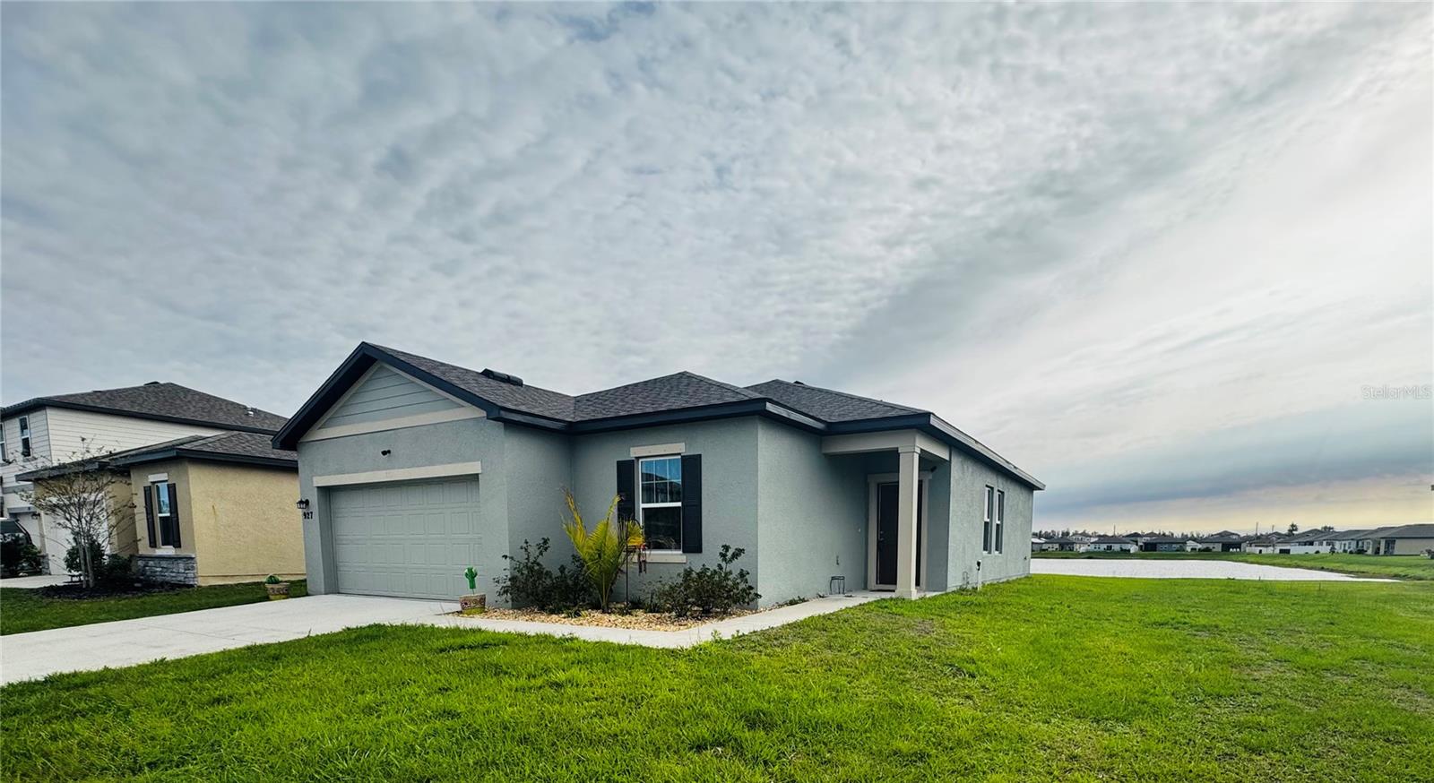 927 Kelly Fern Loop, FL
