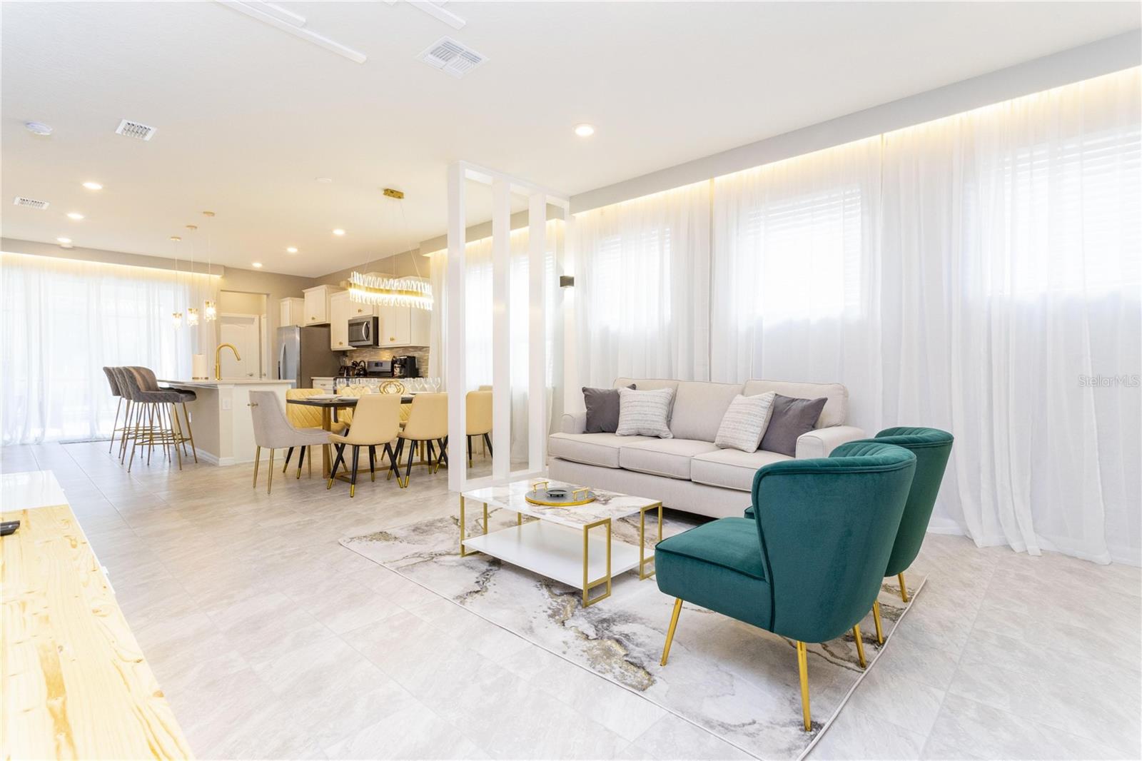 7335 Oakmoss Loop, FL