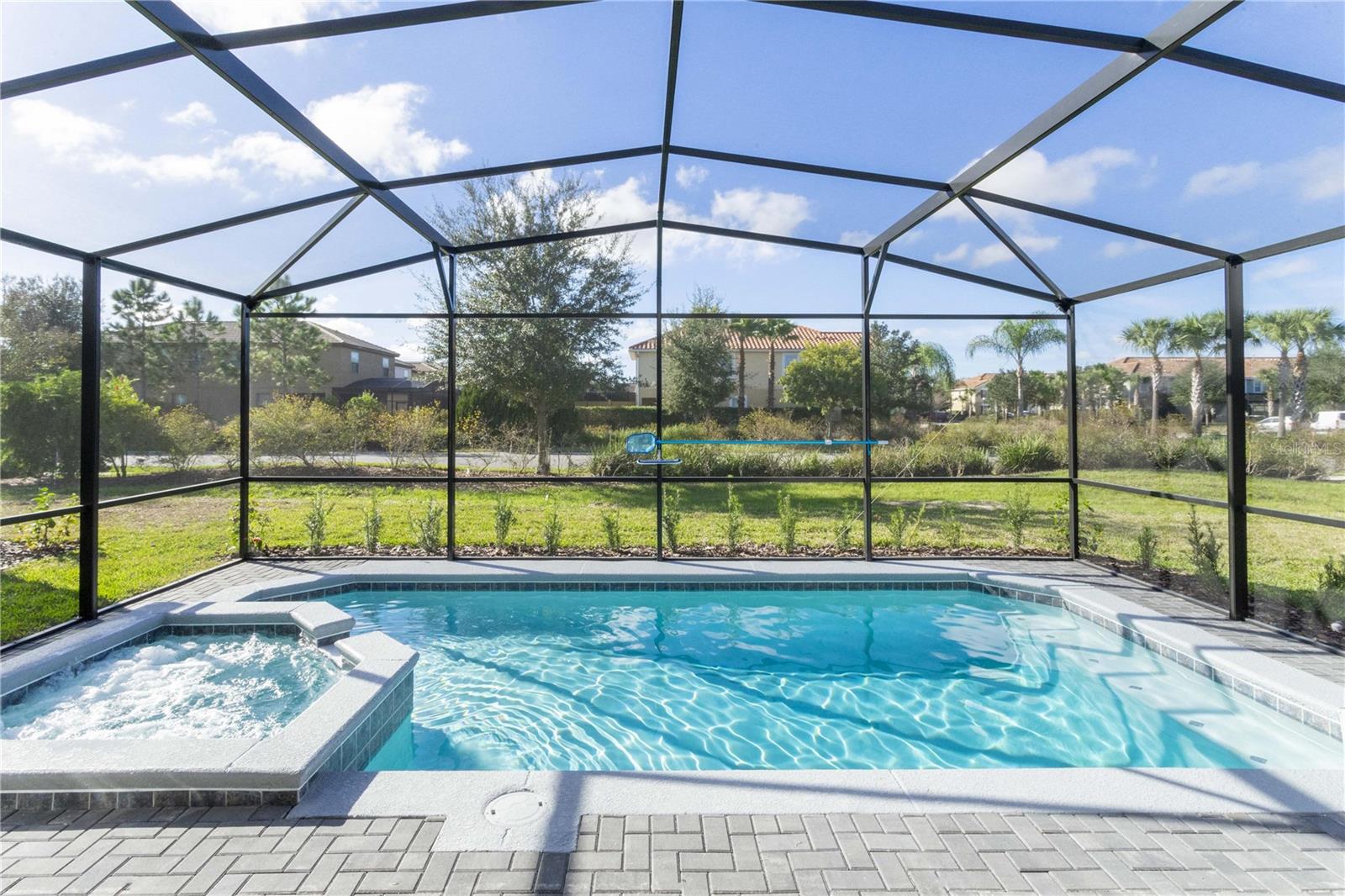 7335 Oakmoss Loop, FL