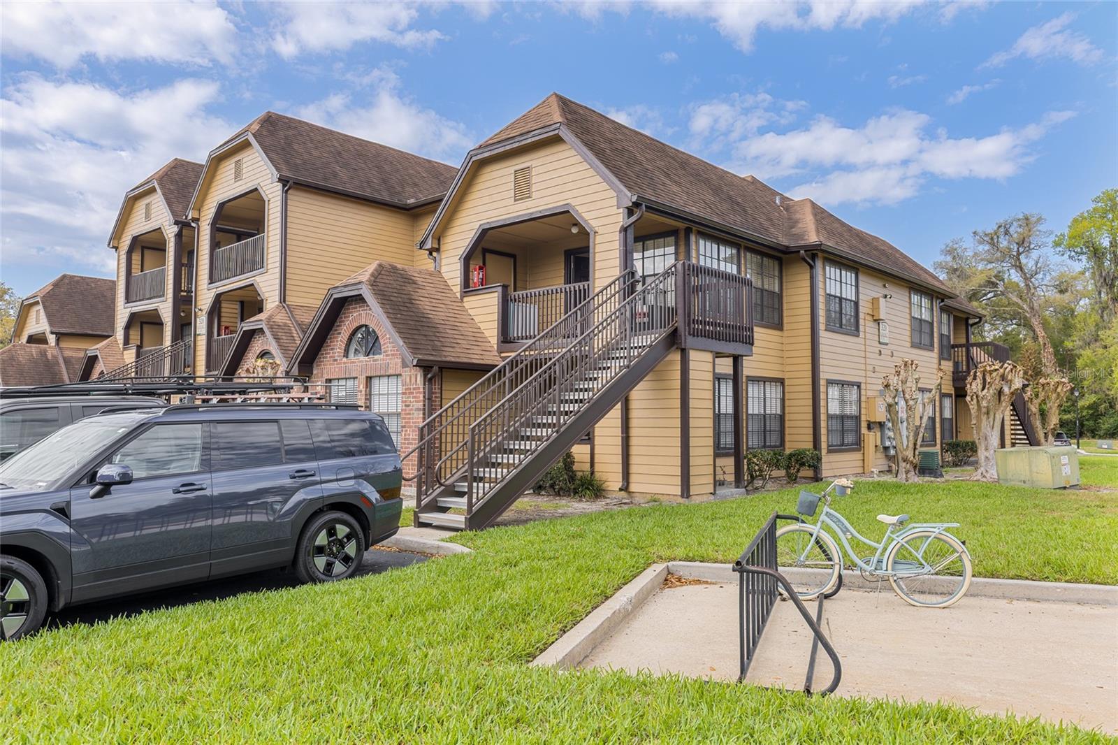320 Black Oak Ct #208, FL