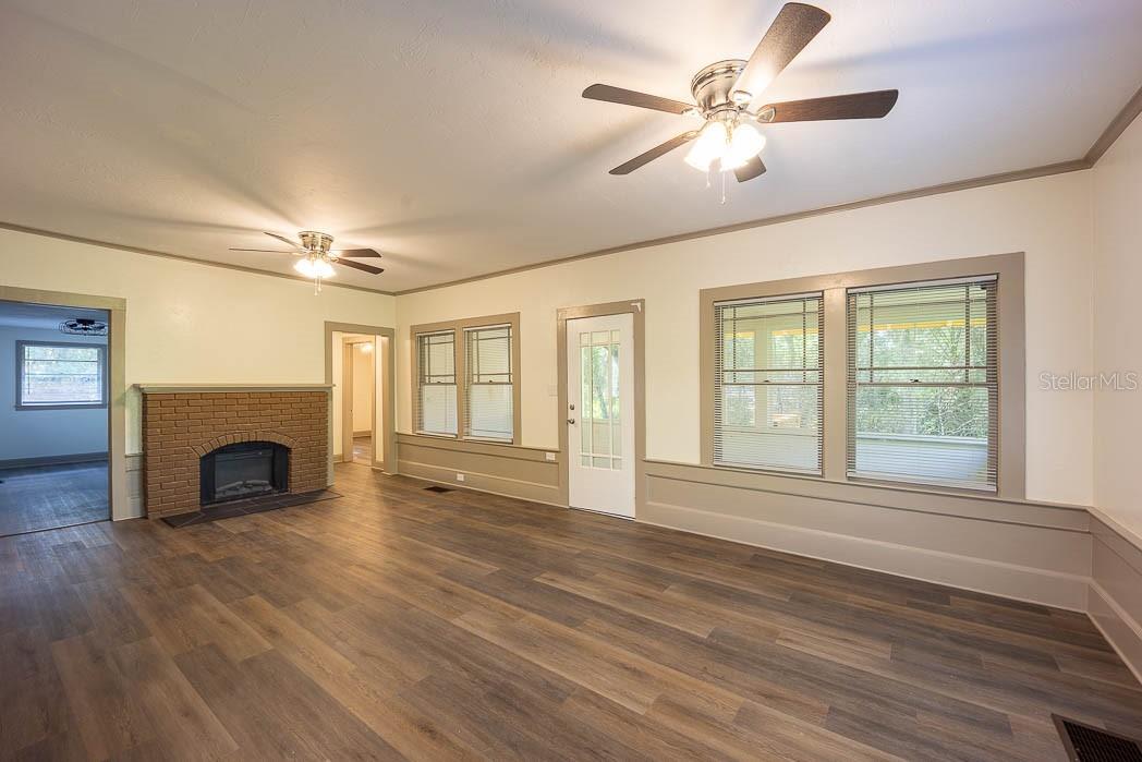 735 Montreville Ave, FL