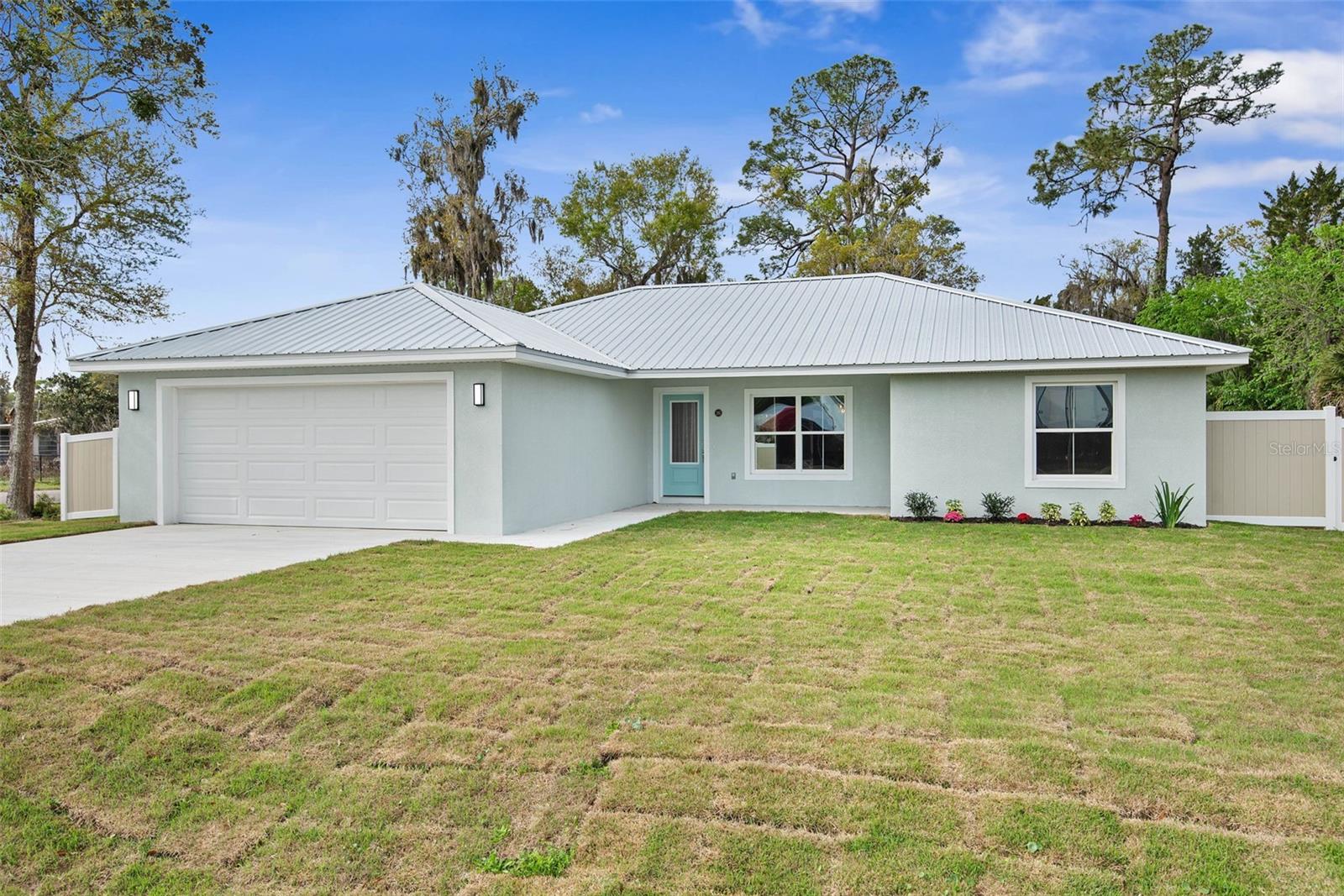 261 S Main St, FL
