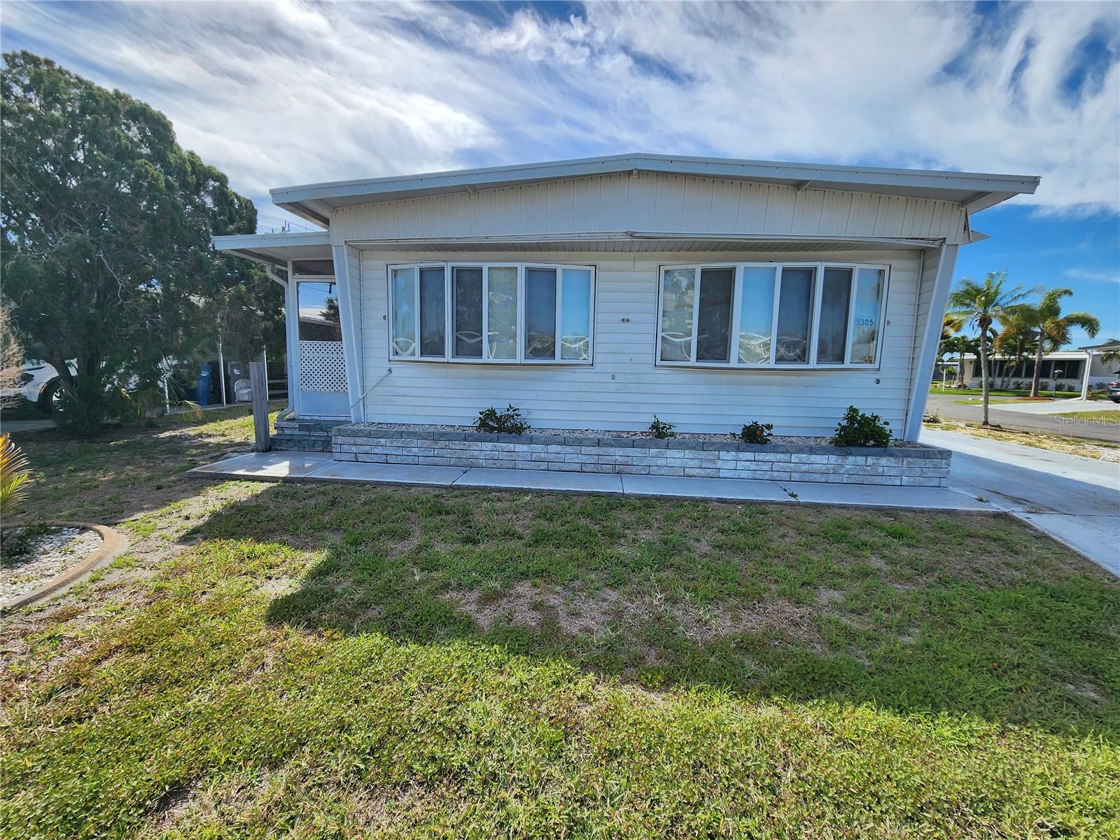 305 Batan Ct, FL