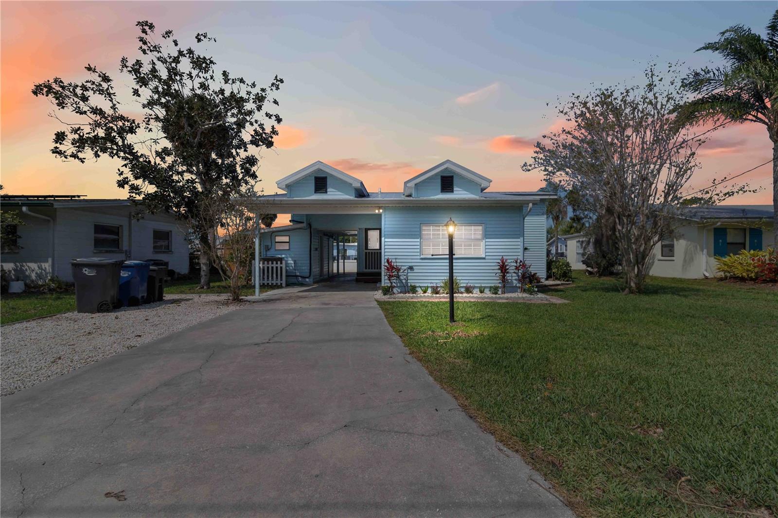 607 Manatee Avenue, FL