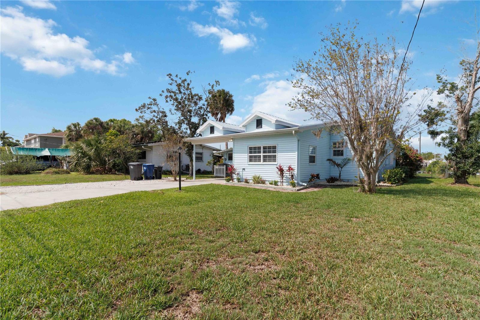 607 Manatee Avenue, FL