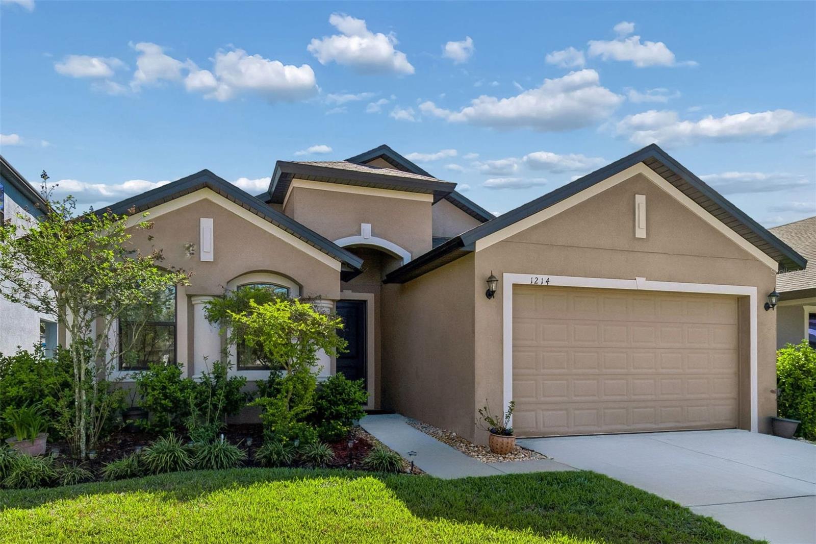 1214 Florablu Dr, FL