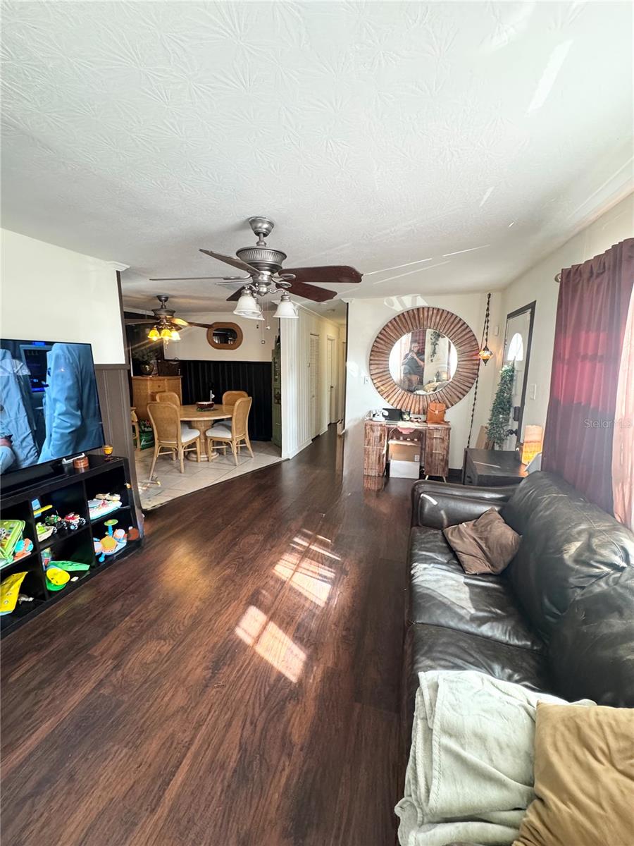 831 Naples Drive, FL