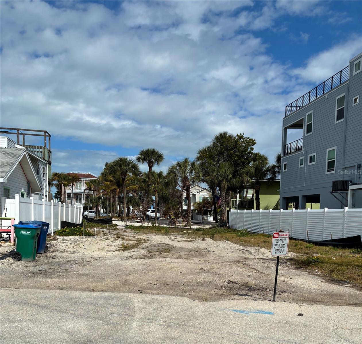 104 1st St N, FL