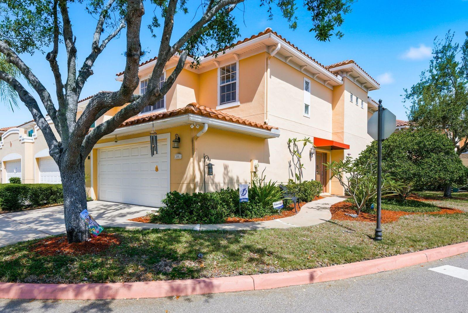 208 Valencia Cir, FL