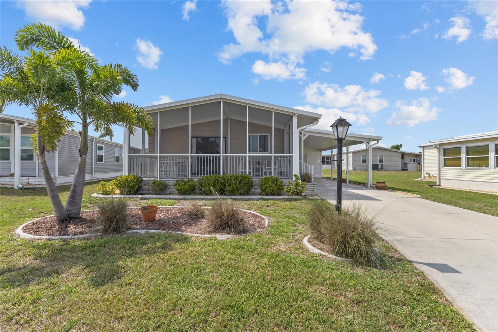 611 La Jolla Cir, FL